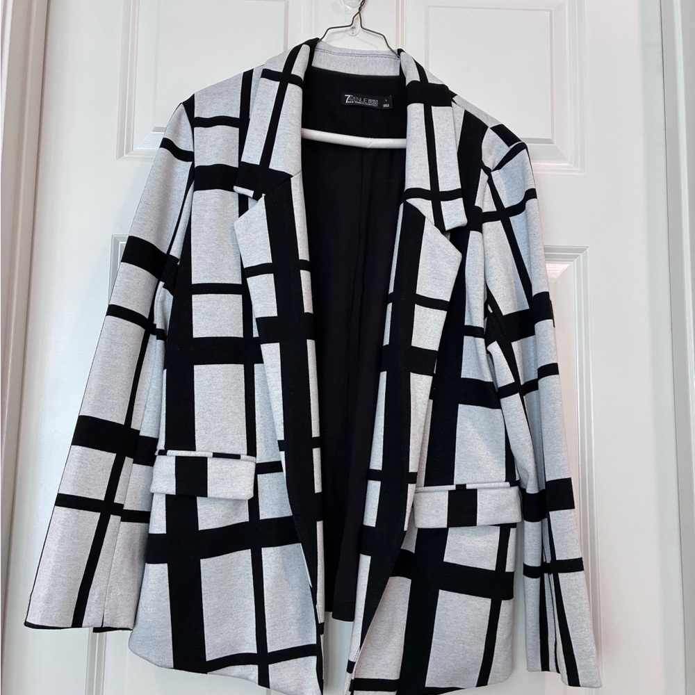 New York &‎ Company Black and White Geometric Pantsuit